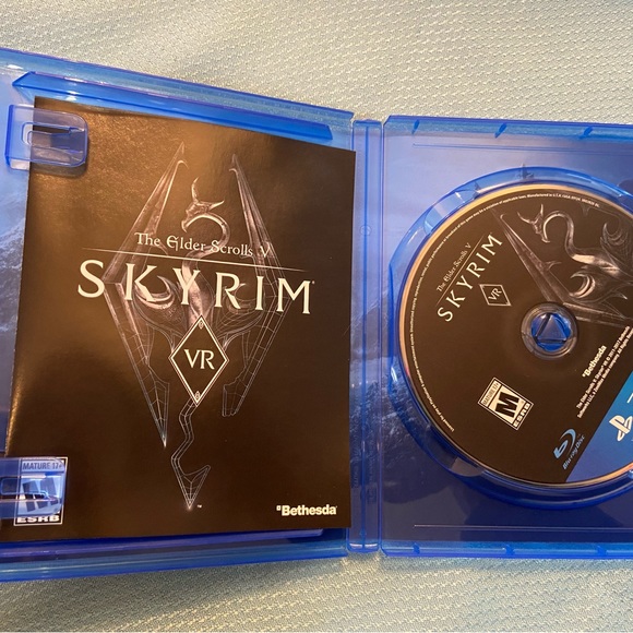Skyrim the Elder Scrolls VR ps4 good condition - Picture 3 of 3